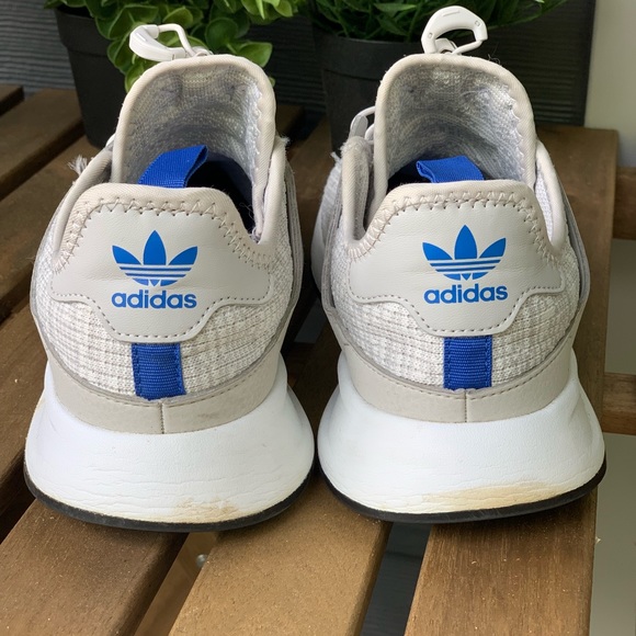 Women’s Adidas shoes size 7 - Picture 2 of 3